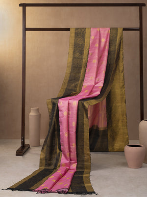 Floral Creeper Woven In Creamy Pink Pure Kanchipuram Silk Saree with Gold Zari